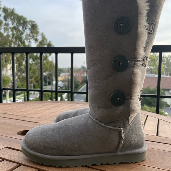 Tall grey button up Uggs (Bailey Button Boot) - Picture 5 of 7